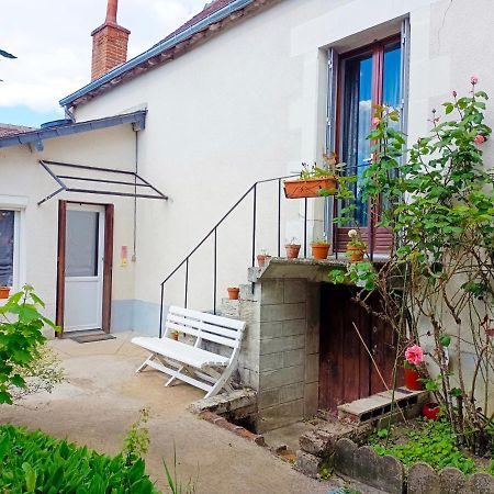 Mosnes Petite Maison Etape Loire A Velo Ou Compostelle מראה חיצוני תמונה