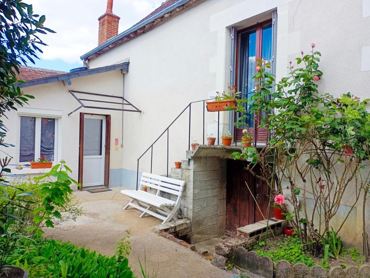 Mosnes Petite Maison Etape Loire A Velo Ou Compostelle מראה חיצוני תמונה